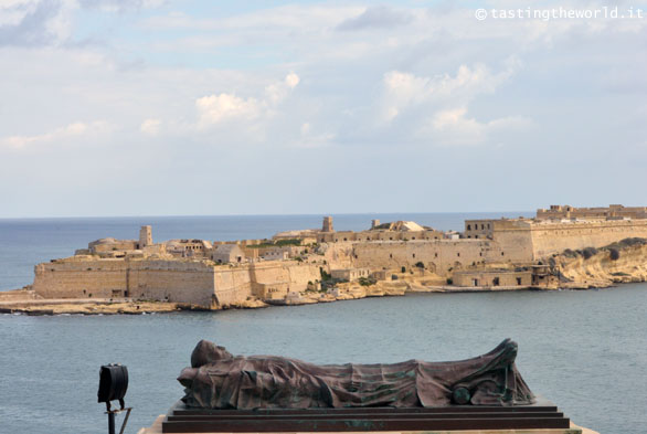 Siege Bell Memorial, La Valletta (Malta)